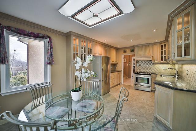 31 Rockcastle Dr, House detached with 4 bedrooms, 3 bathrooms and 6 parking in Toronto ON | Image 4