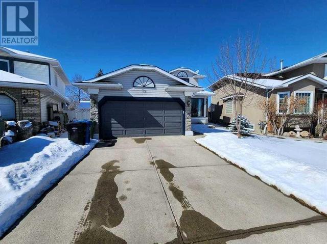72 Hidden Vale Close Nw, House detached with 3 bedrooms, 3 bathrooms and 4 parking in Calgary AB | Image 1