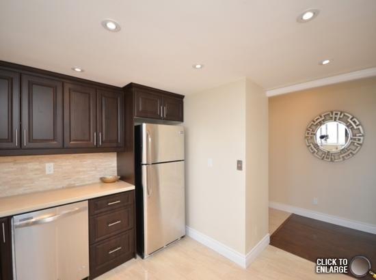 803 - 155 Hillcrest Ave, Condo with 2 bedrooms, 2 bathrooms and 1 parking in Mississauga ON | Image 5