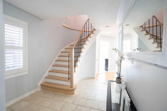 100 Booth Cres, House detached with 3 bedrooms, 3 bathrooms and 5 parking in Ajax ON | Image 4