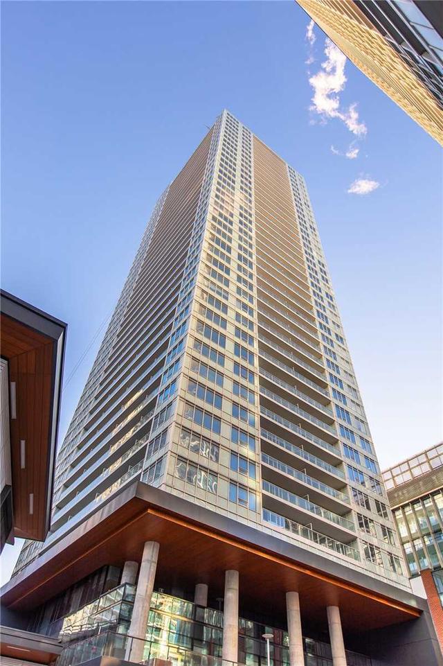 1002 - 17 Bathurst St, Condo with 2 bedrooms, 2 bathrooms and 0 parking in Toronto ON | Image 6