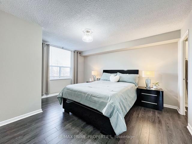 401 - 60 Inverlochy Blvd, Condo with 3 bedrooms, 2 bathrooms and 1 parking in Markham ON | Image 3