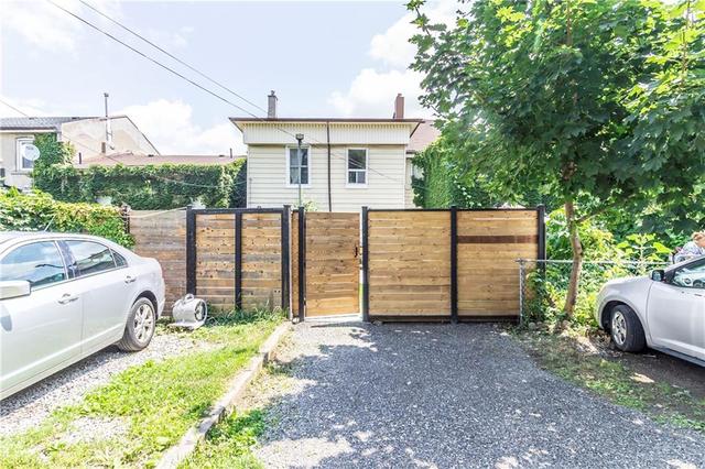 351 Macnab Street N, House attached with 3 bedrooms, 2 bathrooms and 1 parking in Hamilton ON | Image 35