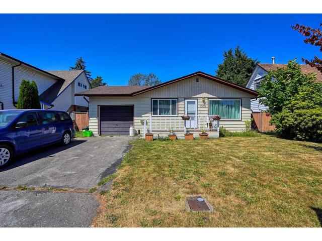 20105 53 Avenue, House detached with 3 bedrooms, 2 bathrooms and 5 parking in Langley BC | Image 2