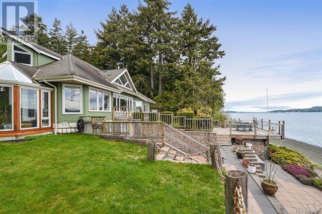 7602 Ships Point Rd, House detached with 3 bedrooms, 3 bathrooms and 6 parking in Comox Valley A BC | Image 5