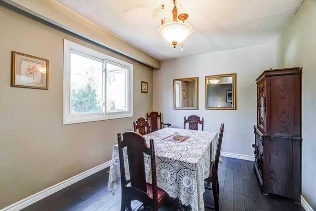 27 Bremen Lane, House semidetached with 4 bedrooms, 3 bathrooms and 5 parking in Mississauga ON | Image 2