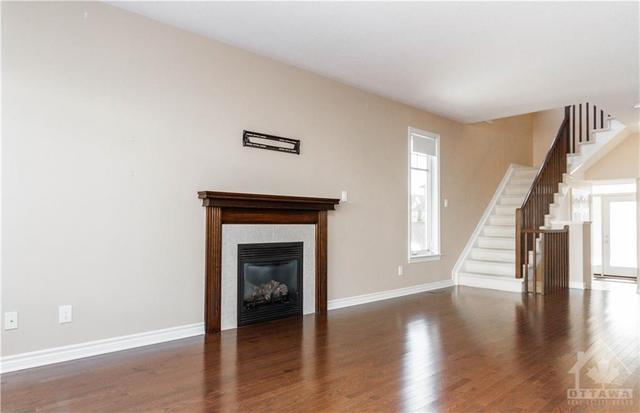 795 Hazelnut Crescent, Townhouse with 3 bedrooms, 3 bathrooms and 2 parking in Ottawa ON | Image 9