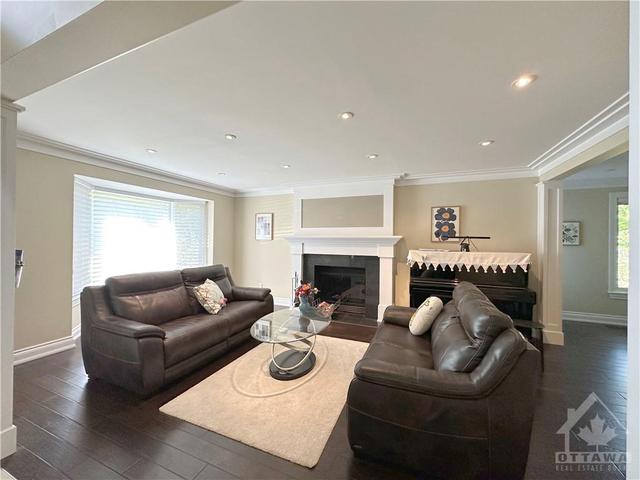 35 Blue Heron Court, House detached with 4 bedrooms, 4 bathrooms and 4 parking in Ottawa ON | Image 7