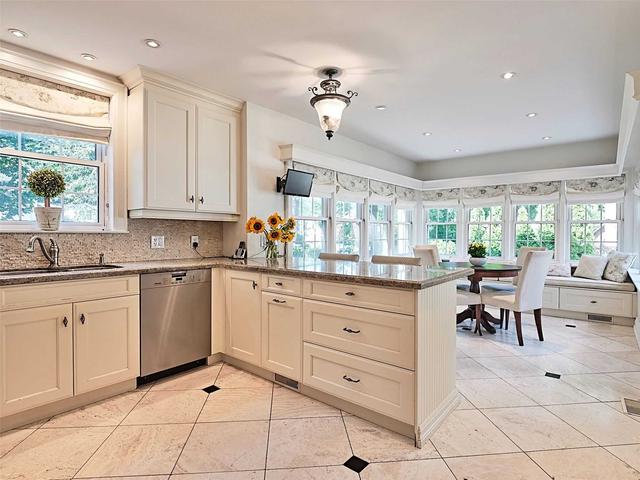 51 White Oak Blvd, House detached with 4 bedrooms, 6 bathrooms and 5 parking in Toronto ON | Image 4