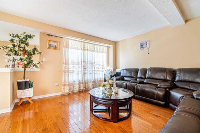 46 Domenico Cres, House detached with 3 bedrooms, 4 bathrooms and 4 parking in Brampton ON | Image 4
