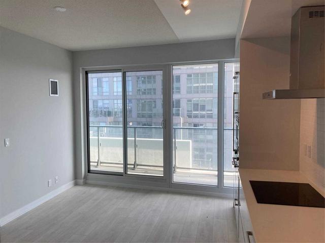 4206 - 2221 Yonge St, Condo with 1 bedrooms, 1 bathrooms and 0 parking in Toronto ON | Image 2
