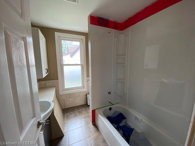 359 Russell Street S, House detached with 3 bedrooms, 1 bathrooms and 2 parking in Sarnia ON | Image 4