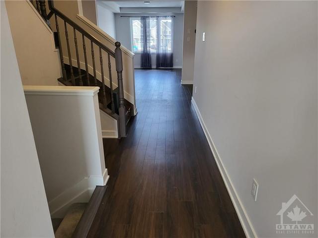 2181 Winsome Terrace, Townhouse with 4 bedrooms, 3 bathrooms and 3 parking in Ottawa ON | Image 3