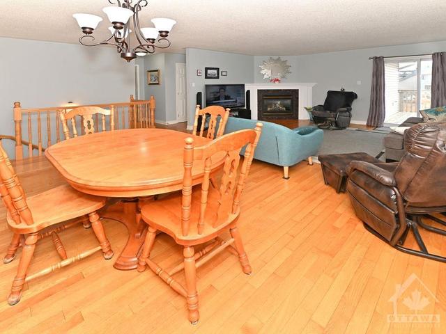 52 Lloydalex Crescent, House detached with 5 bedrooms, 3 bathrooms and 4 parking in Ottawa ON | Image 8