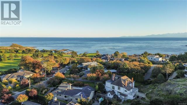 520 Island Rd, House detached with 4 bedrooms, 5 bathrooms and 2 parking in Oak Bay BC | Image 39