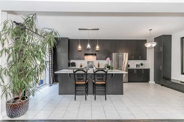 1040 Abram Crt, House detached with 3 bedrooms, 4 bathrooms and 4 parking in Innisfil ON | Image 3