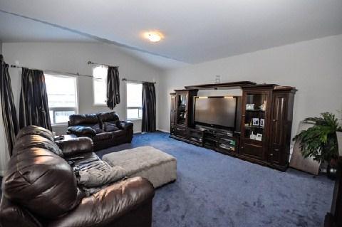 981 Kennedy Circ, House detached with 4 bedrooms, 3 bathrooms and 2 parking in Milton ON | Image 5