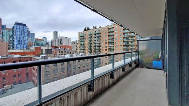 1009 - 400 Adelaide St E, Condo with 1 bedrooms, 2 bathrooms and 0 parking in Toronto ON | Image 5