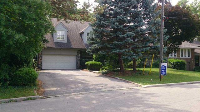 10 Blaine Dr, House detached with 5 bedrooms, 4 bathrooms and 5 parking in Toronto ON | Image 2