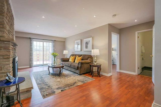 22 Revlis Cres, House semidetached with 4 bedrooms, 3 bathrooms and 3 parking in Toronto ON | Image 5