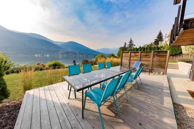 988 Highway 3a, House detached with 5 bedrooms, 5 bathrooms and null parking in Central Kootenay F BC | Image 33