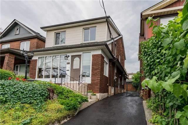 1573 Dufferin St, House detached with 3 bedrooms, 2 bathrooms and 4 parking in Toronto ON | Image 1