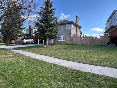 12 Avonmore St, House detached with 3 bedrooms, 2 bathrooms and 4 parking in Brampton ON | Card Image