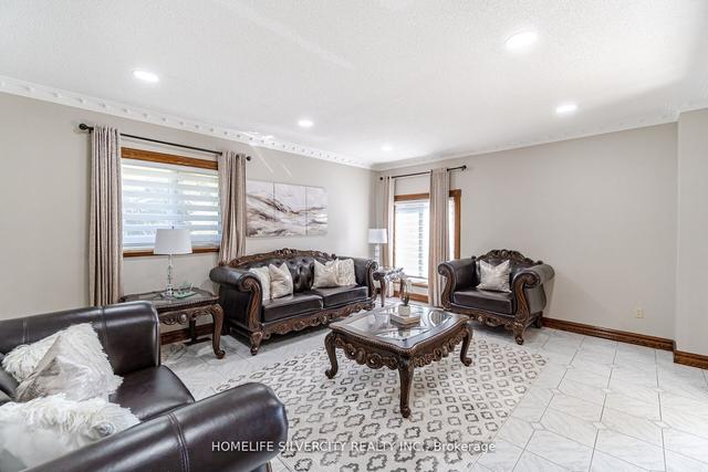 34 Estateview Circ, House detached with 5 bedrooms, 5 bathrooms and 25 parking in Brampton ON | Image 4