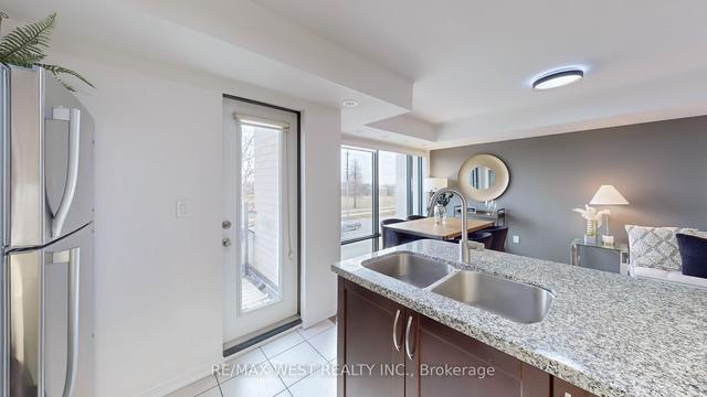 617 - 140 Widdicombe Hill Blvd, Townhouse with 2 bedrooms, 2 bathrooms and 1 parking in Toronto ON | Image 6
