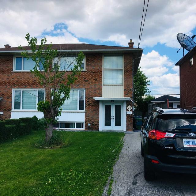 25 Talent Cres Cres, House semidetached with 3 bedrooms, 3 bathrooms and 5 parking in Toronto ON | Image 1