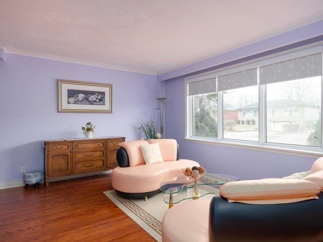11 Hilda Ave, House detached with 3 bedrooms, 3 bathrooms and 5 parking in Toronto ON | Image 4