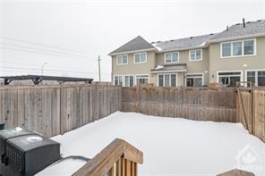 125 Eric Maloney Way, Townhouse with 3 bedrooms, 3 bathrooms and 3 parking in Ottawa ON | Image 15