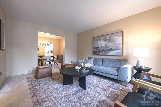 419 Kintyre Private, Townhouse with 3 bedrooms, 2 bathrooms and 1 parking in Ottawa ON | Image 2