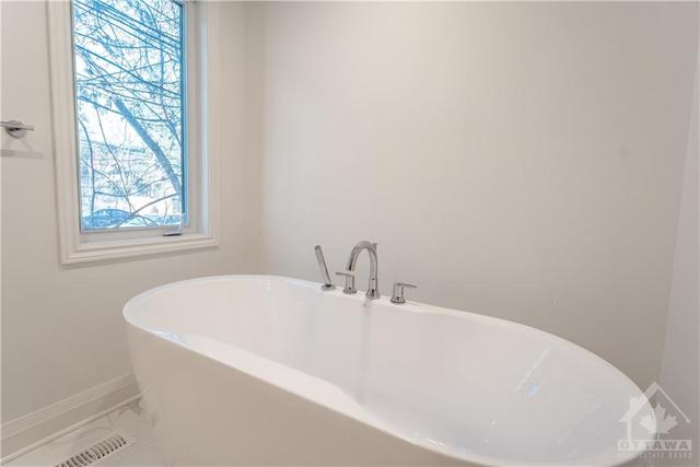 1 - 379 Stewart Street, Condo with 2 bedrooms, 3 bathrooms and 2 parking in Ottawa ON | Image 22
