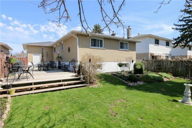 22 Donnacona Cres, House detached with 3 bedrooms, 3 bathrooms and 2 parking in Toronto ON | Image 2