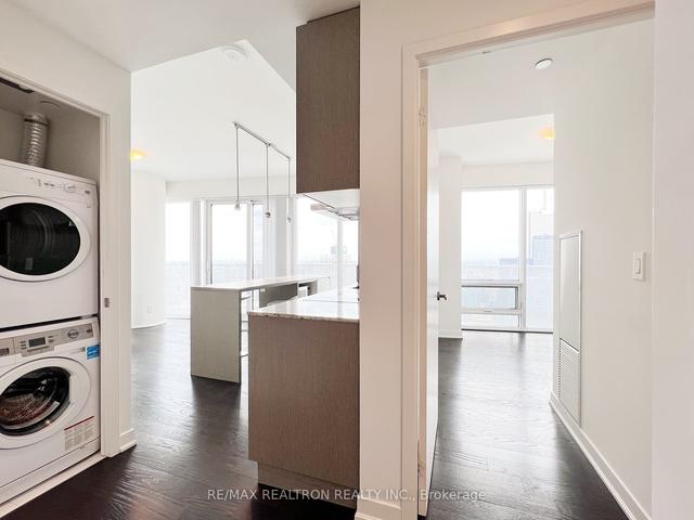 6302 - 100 Harbour St, Condo with 2 bedrooms, 2 bathrooms and 1 parking in Toronto ON | Image 17