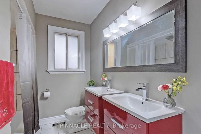 46 Brisco St, House detached with 3 bedrooms, 1 bathrooms and 2 parking in Brampton ON | Image 2