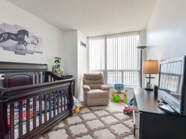 1213 - 12 Laurelcrest St, Condo with 2 bedrooms, 2 bathrooms and 1 parking in Brampton ON | Image 10
