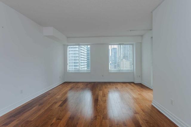 1606 - 35 Balmuto St, Condo with 2 bedrooms, 2 bathrooms and 1 parking in Toronto ON | Image 2