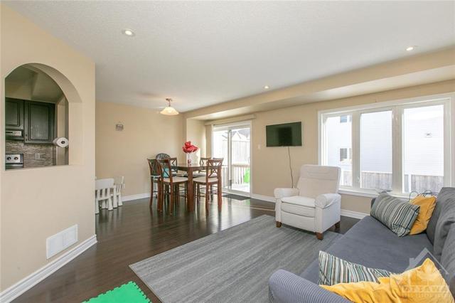 3319 Woodroffe Street, Townhouse with 3 bedrooms, 3 bathrooms and 3 parking in Ottawa ON | Image 4