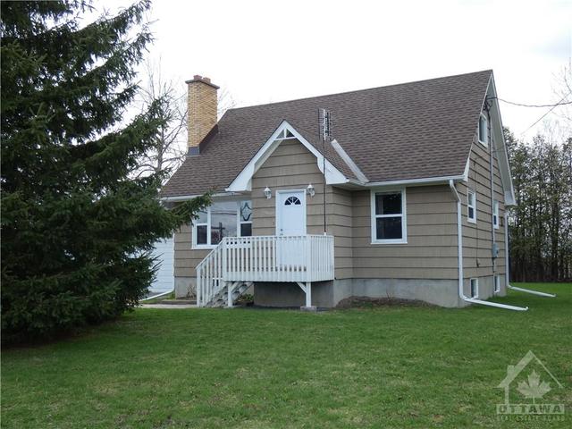 7794 Snake Island Road, House detached with 3 bedrooms, 2 bathrooms and 20 parking in Ottawa ON | Image 1