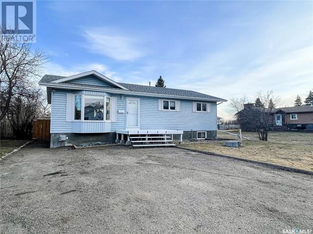 306 Woodman Avenue, House detached with 4 bedrooms, 3 bathrooms and null parking in Meadow Lake SK | Image 1