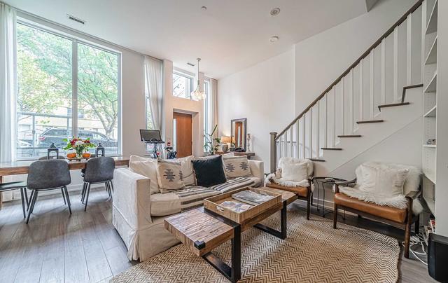 th05 - 6 Parkwood Ave, Townhouse with 2 bedrooms, 3 bathrooms and 2 parking in Toronto ON | Image 16