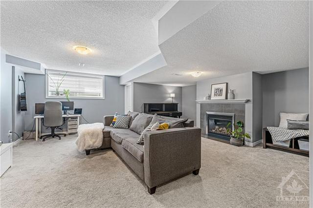 233 Gossamer Street, Townhouse with 3 bedrooms, 3 bathrooms and 3 parking in Ottawa ON | Image 27