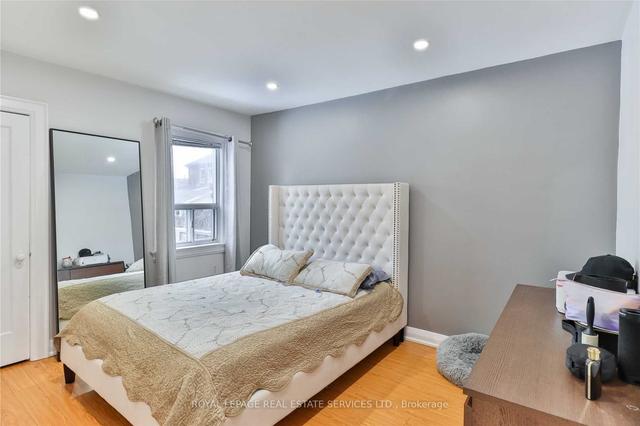 109 Bowie Ave, House detached with 2 bedrooms, 2 bathrooms and 1 parking in Toronto ON | Image 4
