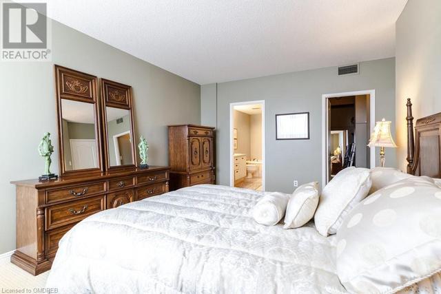 1903 Pilgrims Way Unit# 803, Condo with 2 bedrooms, 2 bathrooms and 1 parking in Oakville ON | Image 5