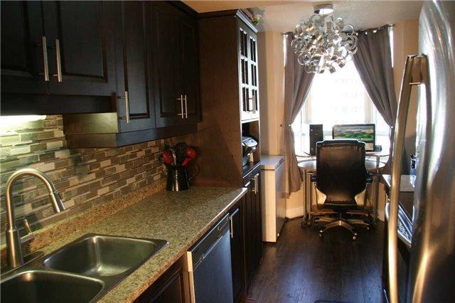 1002 - 5 Lisa St, Condo with 3 bedrooms, 2 bathrooms and 1 parking in Brampton ON | Image 3