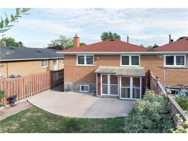 2421 Whaley Dr, House semidetached with 3 bedrooms, 2 bathrooms and 3 parking in Mississauga ON | Image 11