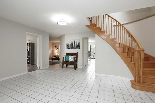 26 Lafleur Crt, House detached with 4 bedrooms, 4 bathrooms and 6 parking in Brampton ON | Image 9