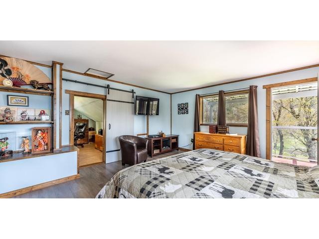 5469 Cory Road, House detached with 1 bedrooms, 2 bathrooms and null parking in Central Kootenay A BC | Image 29